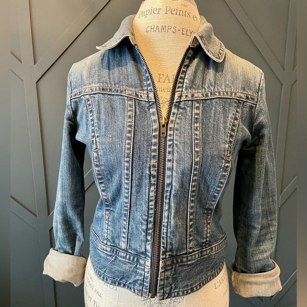 Super cute Vintage Gap Jean Jacket. Unique with Zipper front. Size Small.